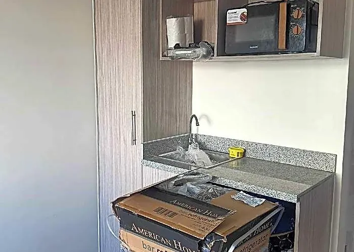 Hotel In Deca Cubao By Ashti 5*